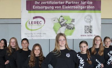 Neuen Sweatshirts für die Tanzgruppe der Sportfreunde Lechtingen